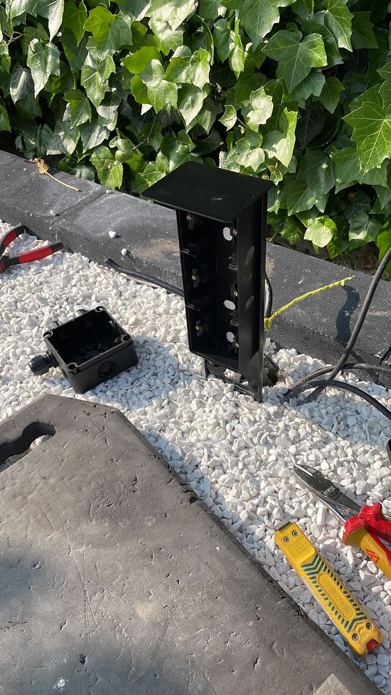 Aanleg van een buiteninstallatie in de tuin